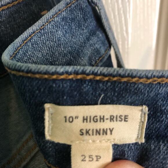 Madewell 10" High-Rise Skinny Jeans in Dewitt Wash Button Fly Size 25" Petite - Picture 5 of 10